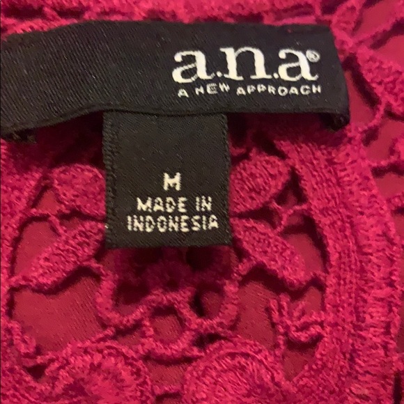 a.n.a wine colored women’s sleeveless top - Picture 3 of 4